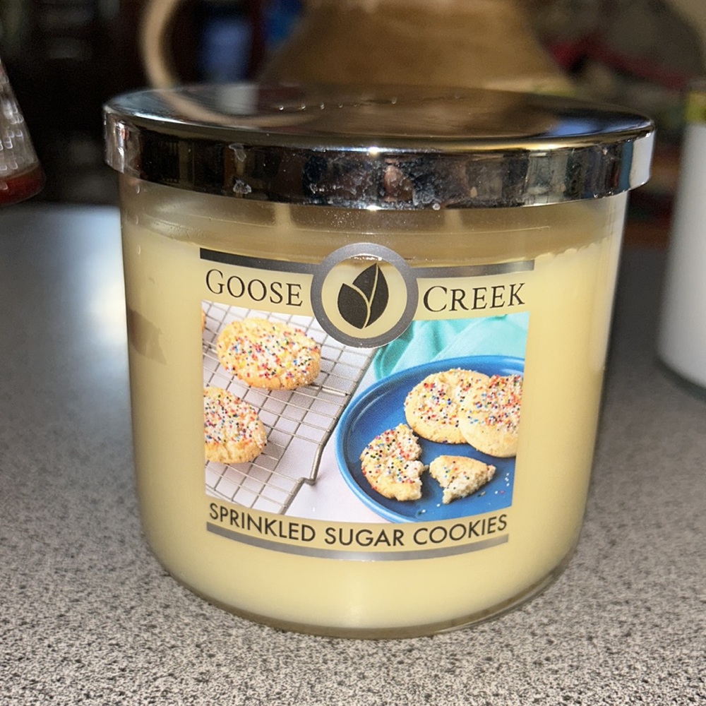 NWT Goose & Creek candle in sprinkles sugar cookies - Picture 3 of 7